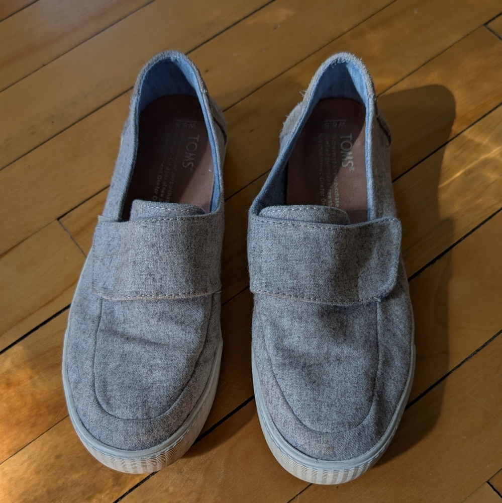 TOMS Casual Slip-On Loafers